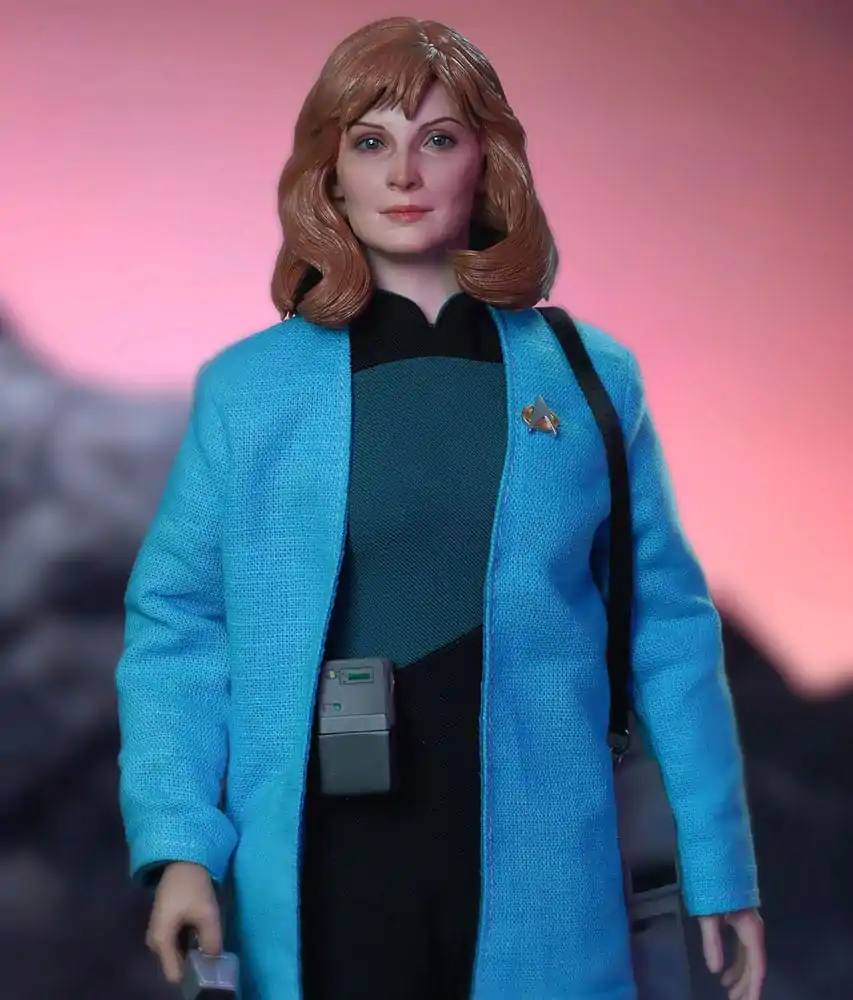 Star Trek: The Next Generation Akčná figúrka 1/6 Dr. Beverly Crusher (Standard Edition) 27 cm produktová fotografia