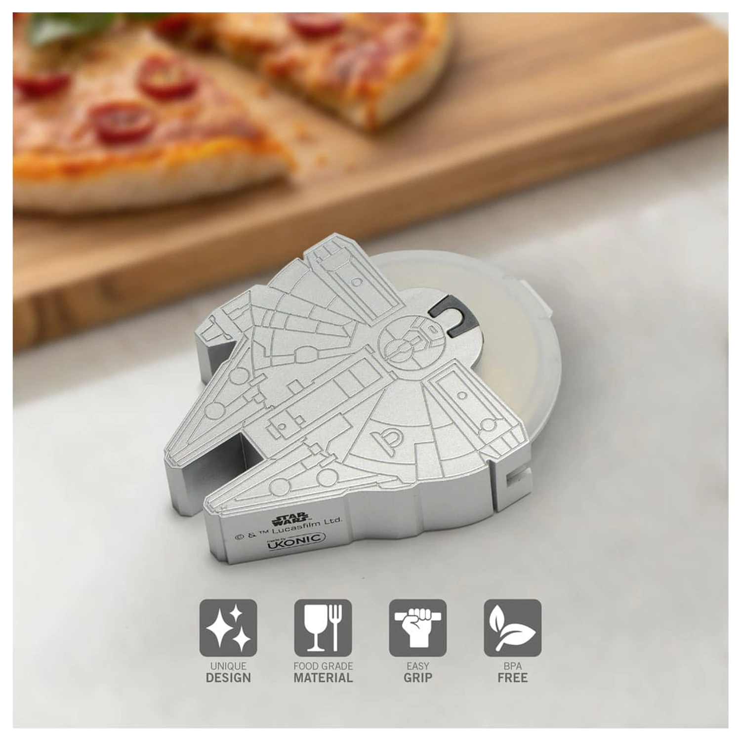 Star Wars krájač na pizzu Millennium Falcon produktová fotografia