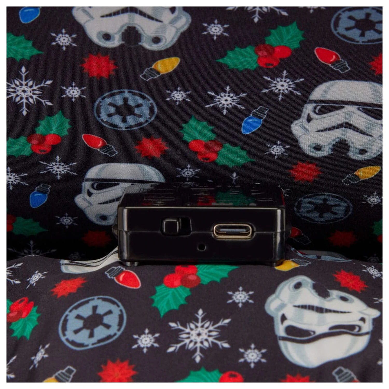 Star Wars by Loungefly Mini batoh Stormtrooper Holiday produktová fotografia