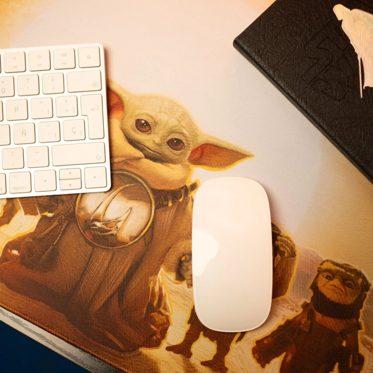 Star Wars: The Mandalorian and Grogu XL podložka pod myš 80 x 35 cm produktová fotografia