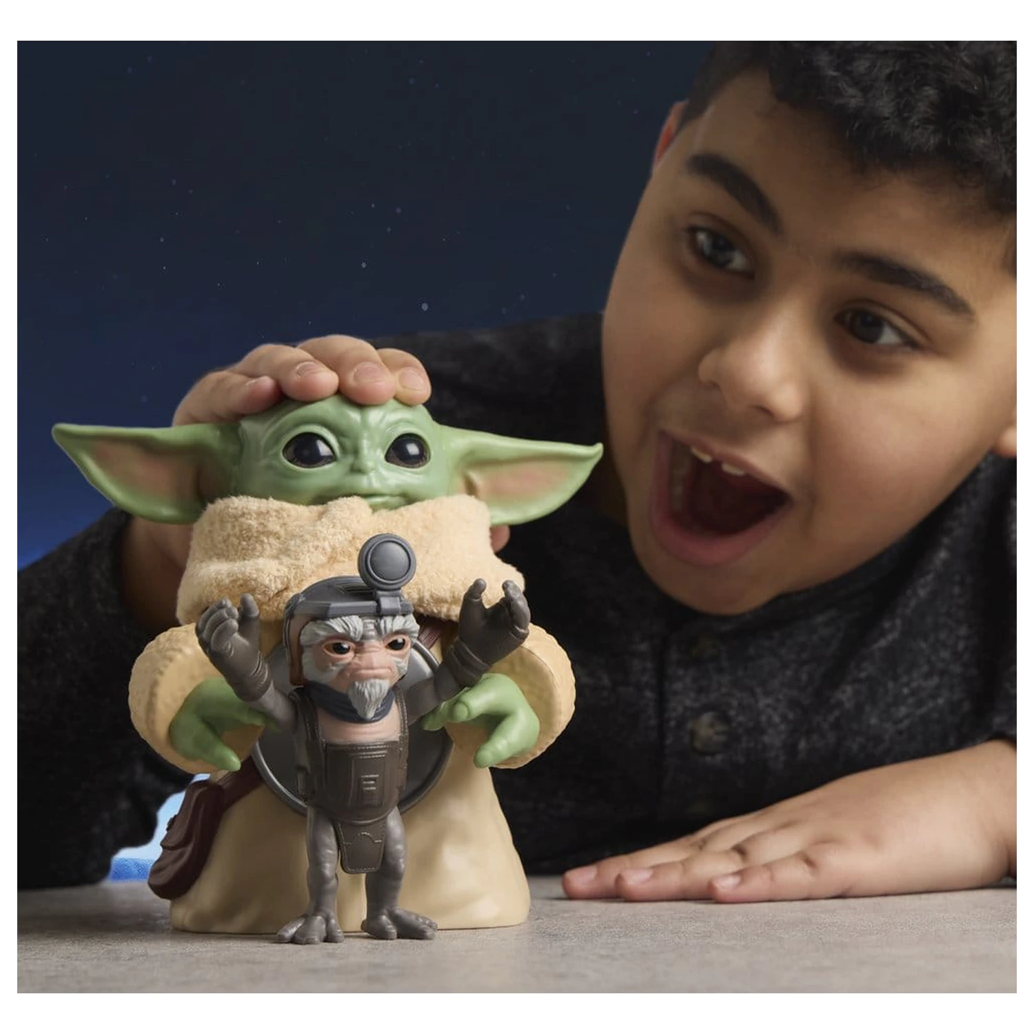 Star Wars: The Mandalorian & Grogu Elektronická akčná figúrka Huggin' Grogu & Anzellan 17 cm produktová fotografia