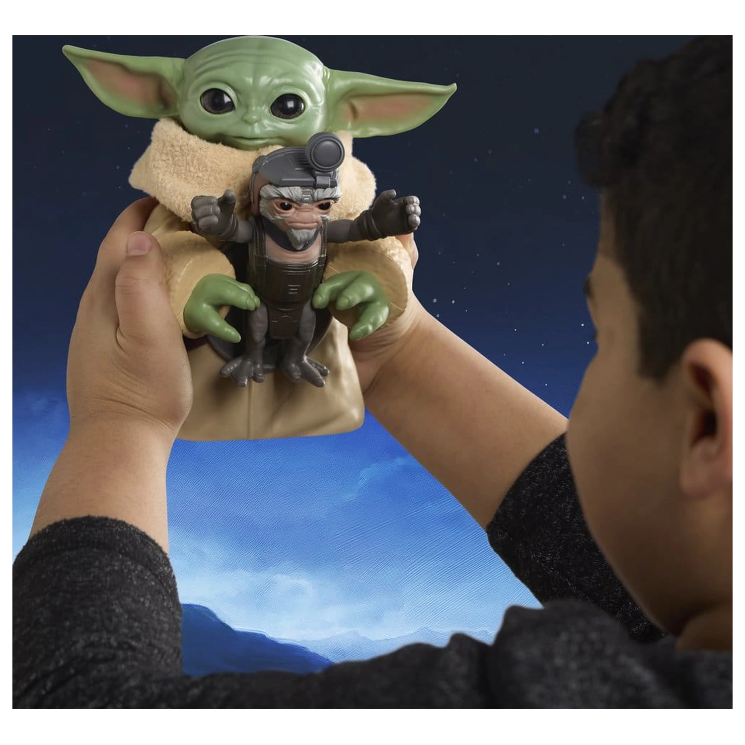 Star Wars: The Mandalorian & Grogu Elektronická akčná figúrka Huggin' Grogu & Anzellan 17 cm produktová fotografia