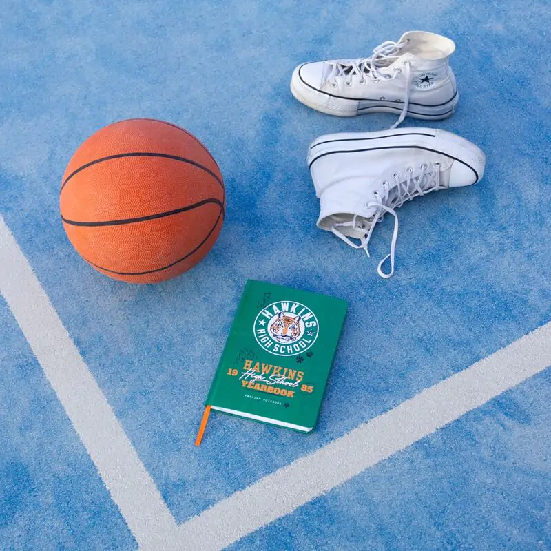 Stranger Things Hawkins High School A5 prémiový zápisník produktová fotografia