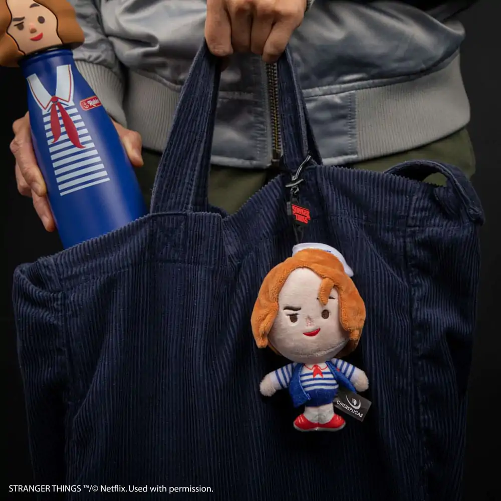 Stranger Things: Robin Scoops Ahoy plyšová kľúčenka produktová fotografia