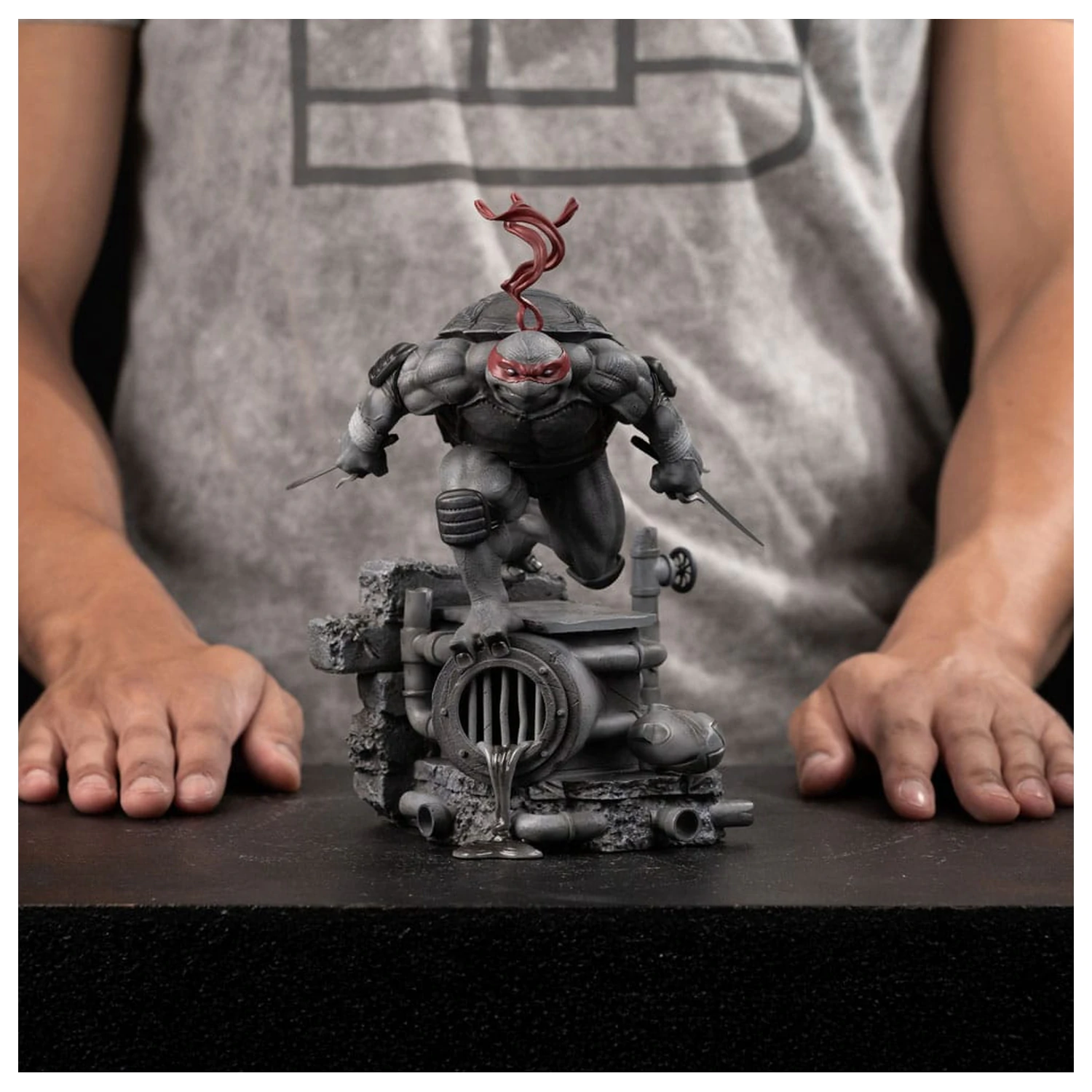Teenage Mutant Ninja Turtles Art Scale socha 1/10 Raphael Black and White Variant 26 cm produktová fotografia