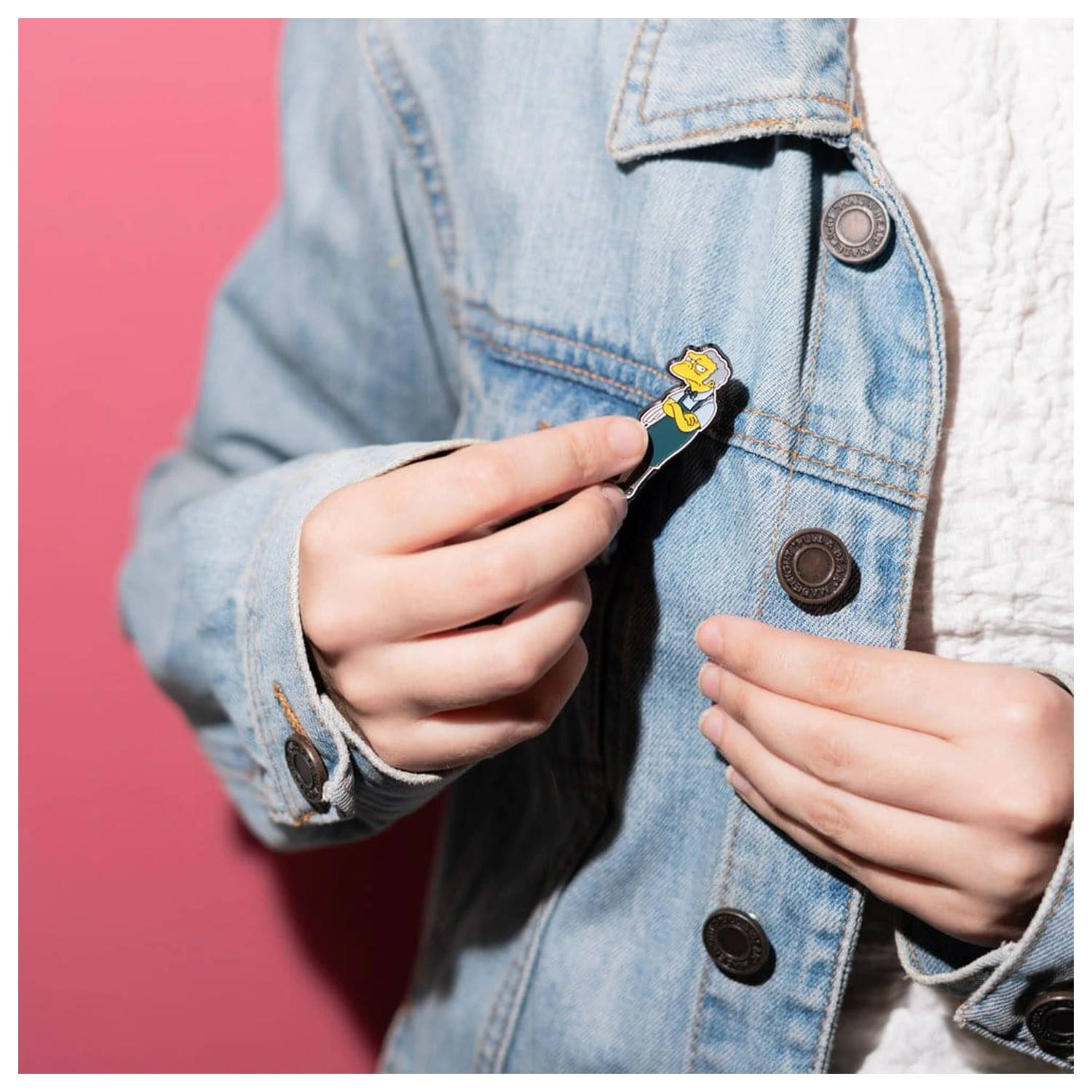 The Simpsons Sada 4 odznakov Pin Badges Moe's Tavern produktová fotografia