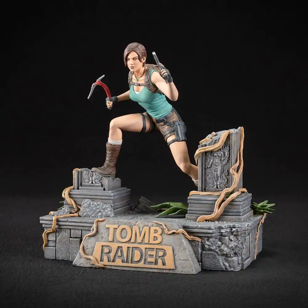 Tomb Raider PVC figúrka Lara Croft 24 cm termékfotó