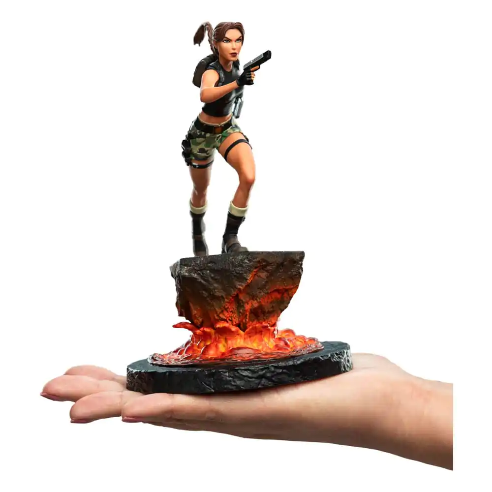 Tomb Raider Mini soška Lara Croft: The Sanctuary of Flame 18 cm produktová fotografia
