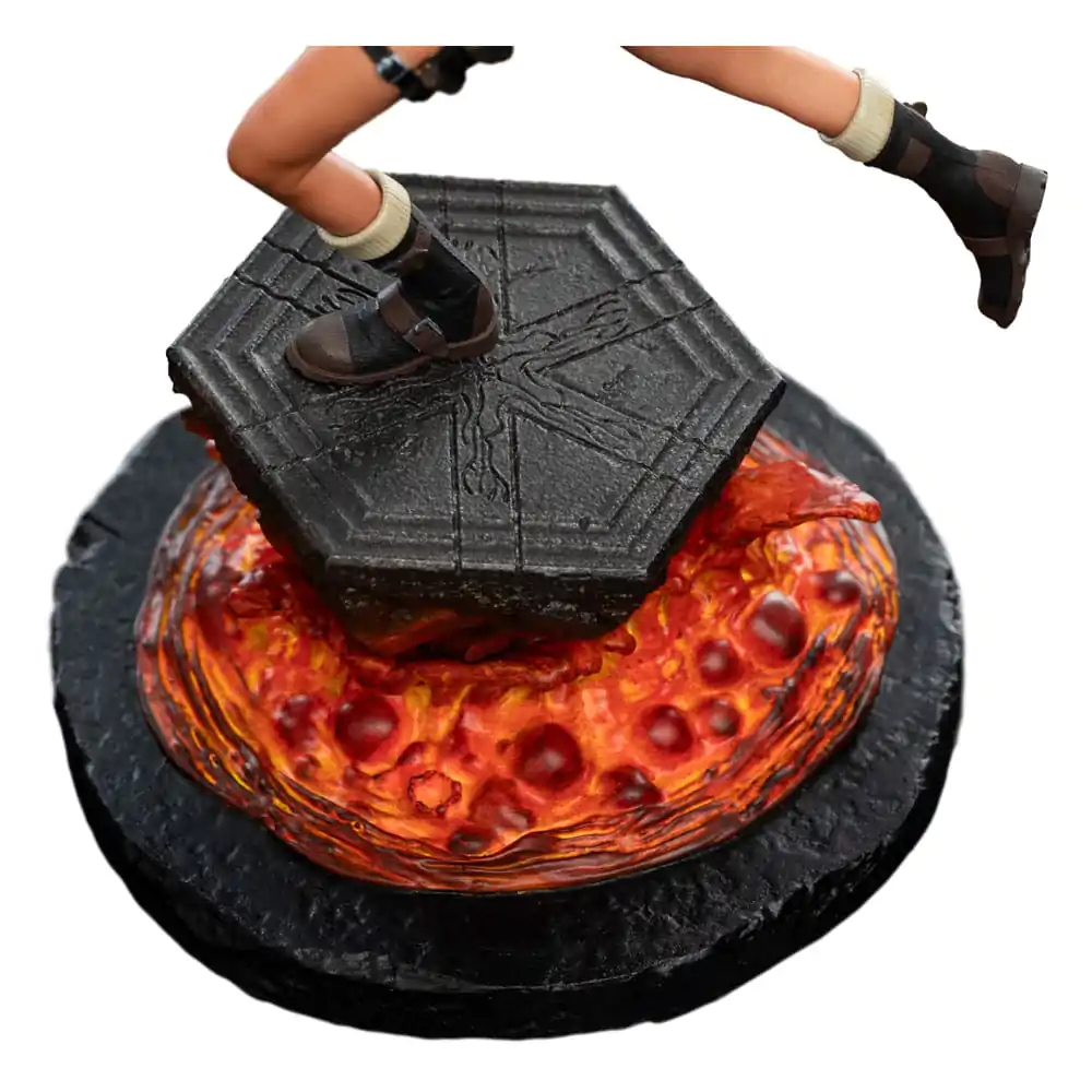 Tomb Raider Mini soška Lara Croft: The Sanctuary of Flame 18 cm produktová fotografia