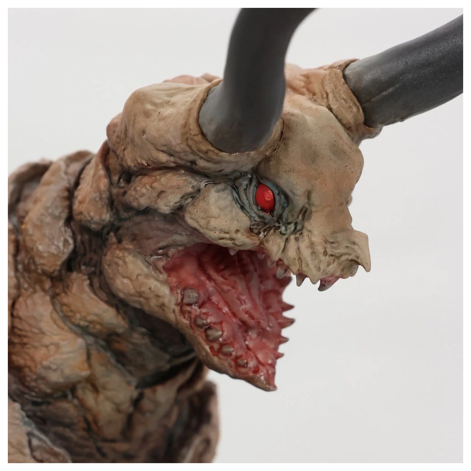 Ultraman Kaiju Remix Series Vinyl Figure Gudon 34 cm produktová fotografia