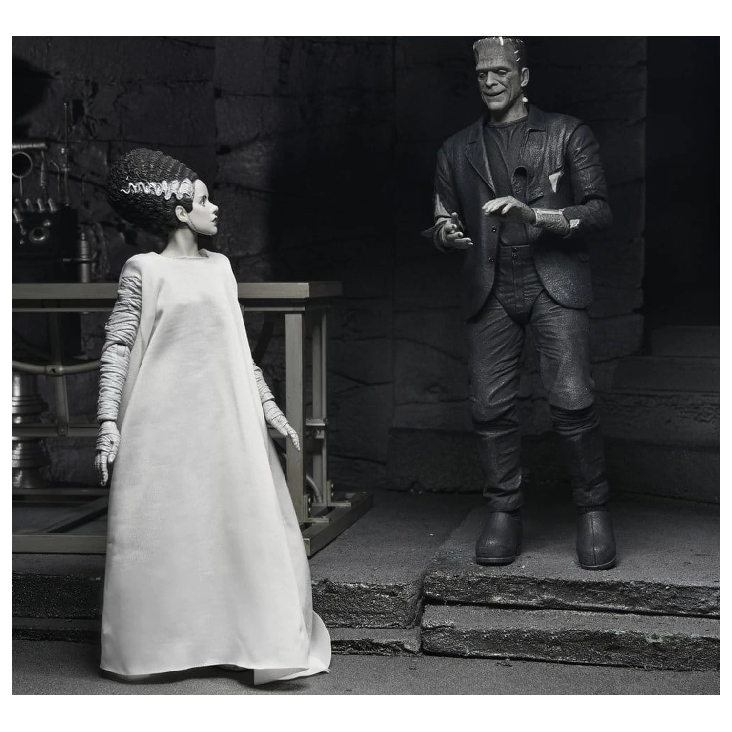 Universal Monsters 2-balenie akčných figúrok Bride of Frankenstein 90th Anniversary The Monster & His Mate (B&W) 18 cm produktová fotografia