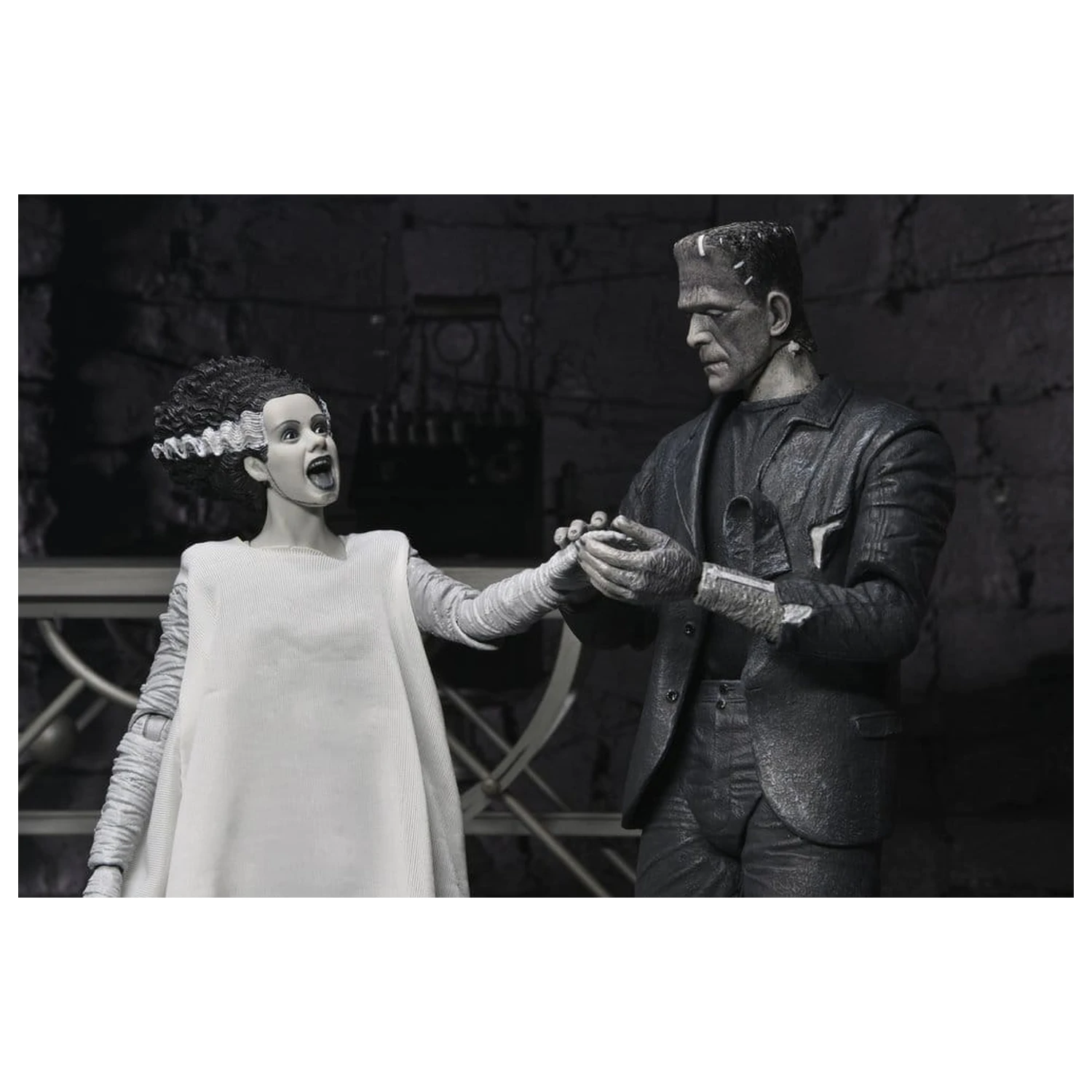 Universal Monsters 2-balenie akčných figúrok Bride of Frankenstein 90th Anniversary The Monster & His Mate (B&W) 18 cm produktová fotografia