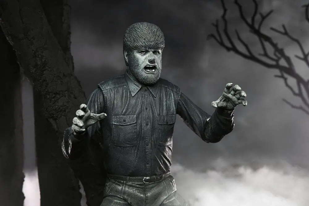 Universal Monsters Akčná figúrka Ultimate The Wolf Man (čierna a biela) 18 cm produktová fotografia