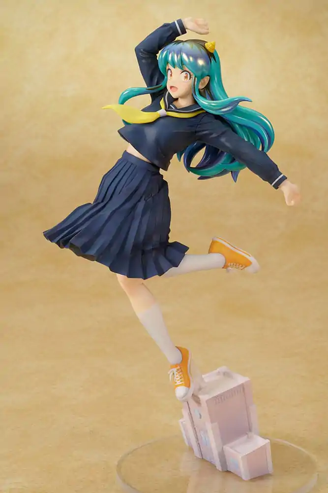 Urusei Yatsura Socha figúrka PVC 1/7 Lum Uniform Ver. 28 cm termékfotó