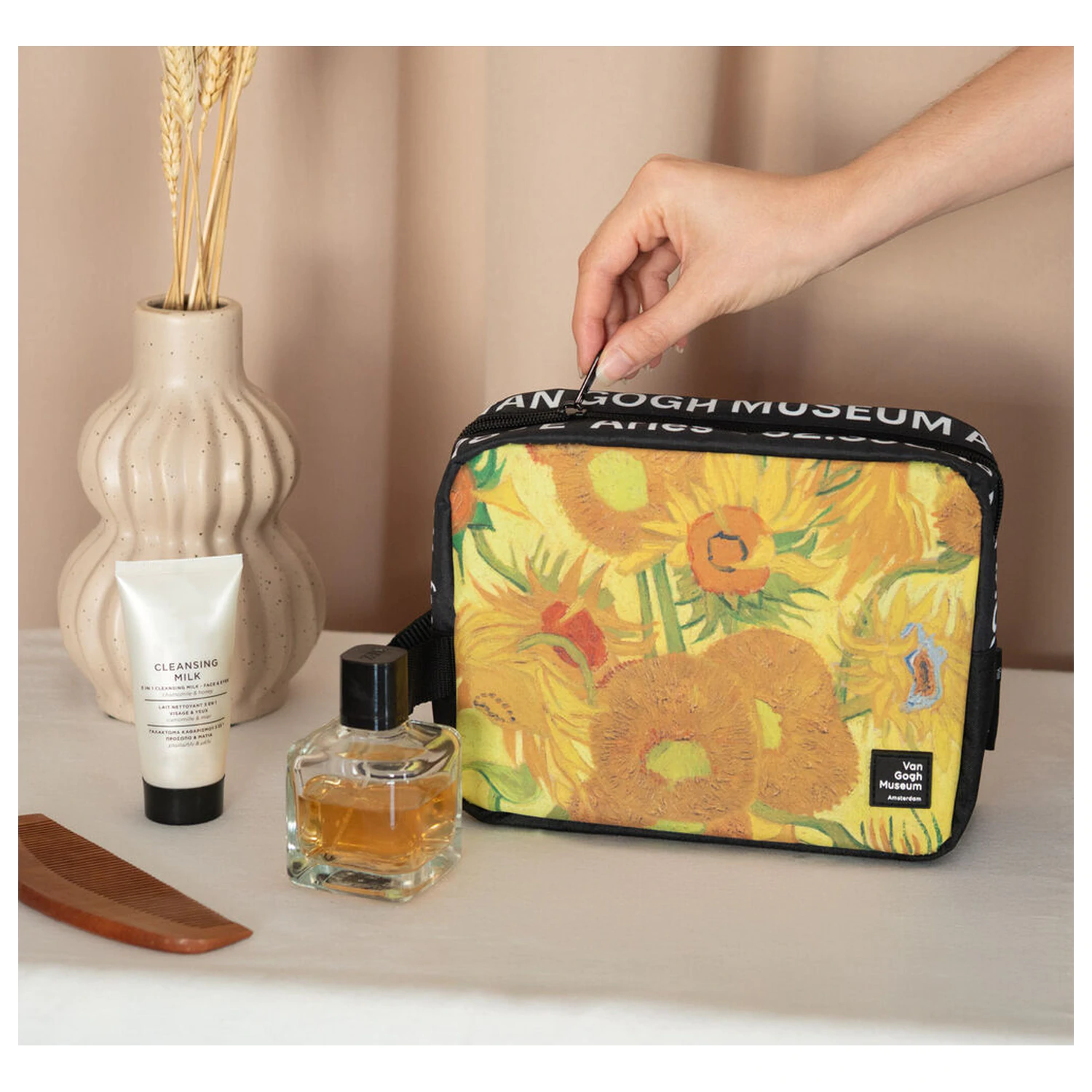 Van Gogh Museum kozmetický kufrík produktová fotografia