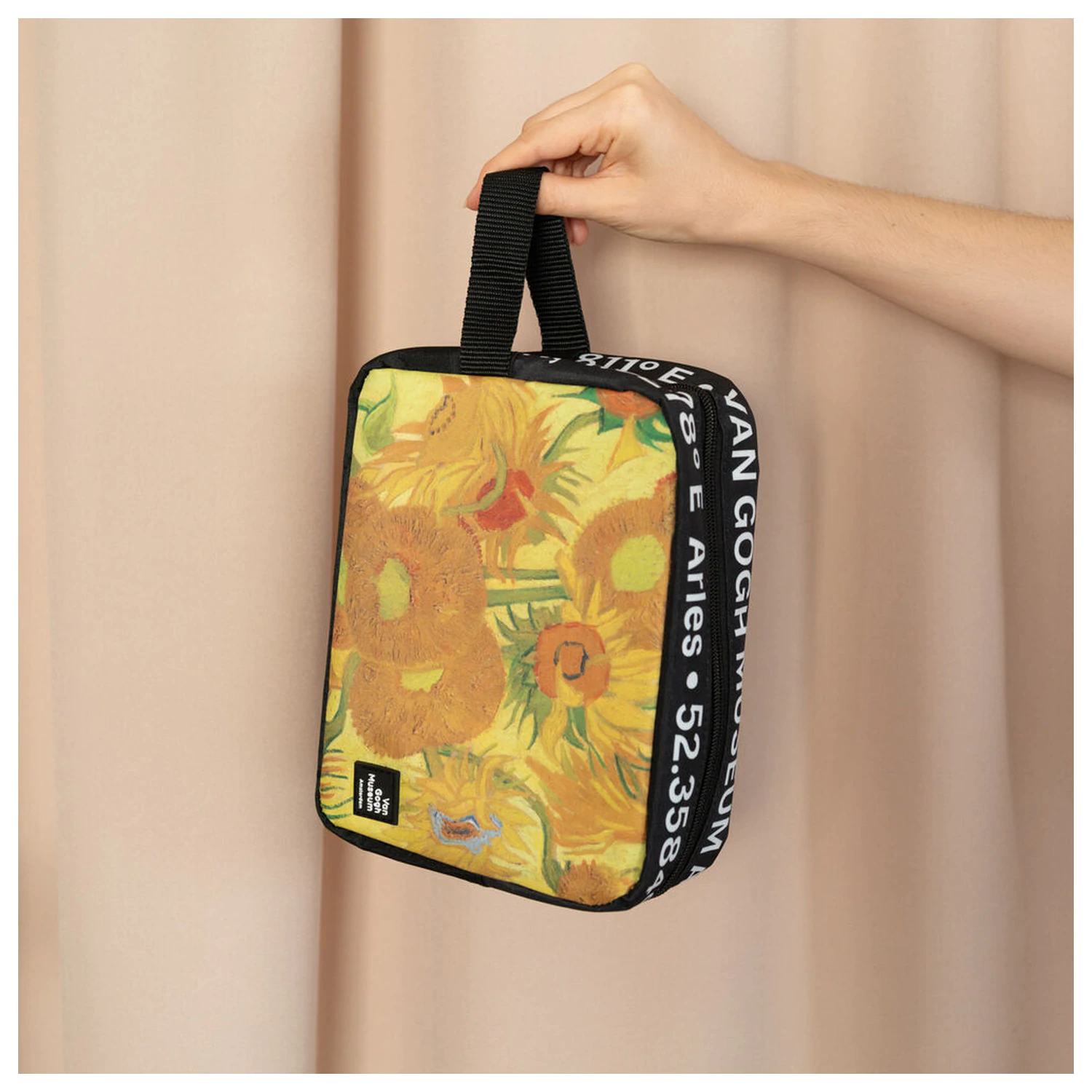 Van Gogh Museum kozmetický kufrík produktová fotografia