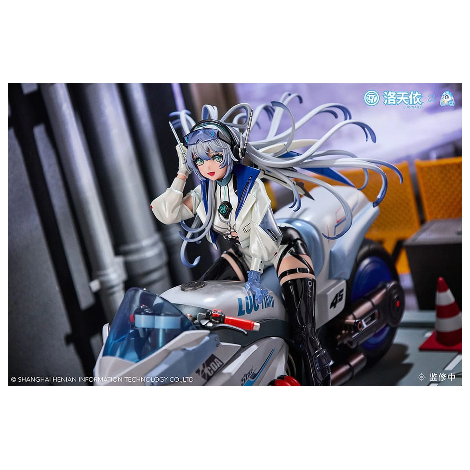 Vsinger PVC socha 1/7 Vsinger Luo Tianyi Retro-Future Storm Driver Ver. 23 cm produktová fotografia