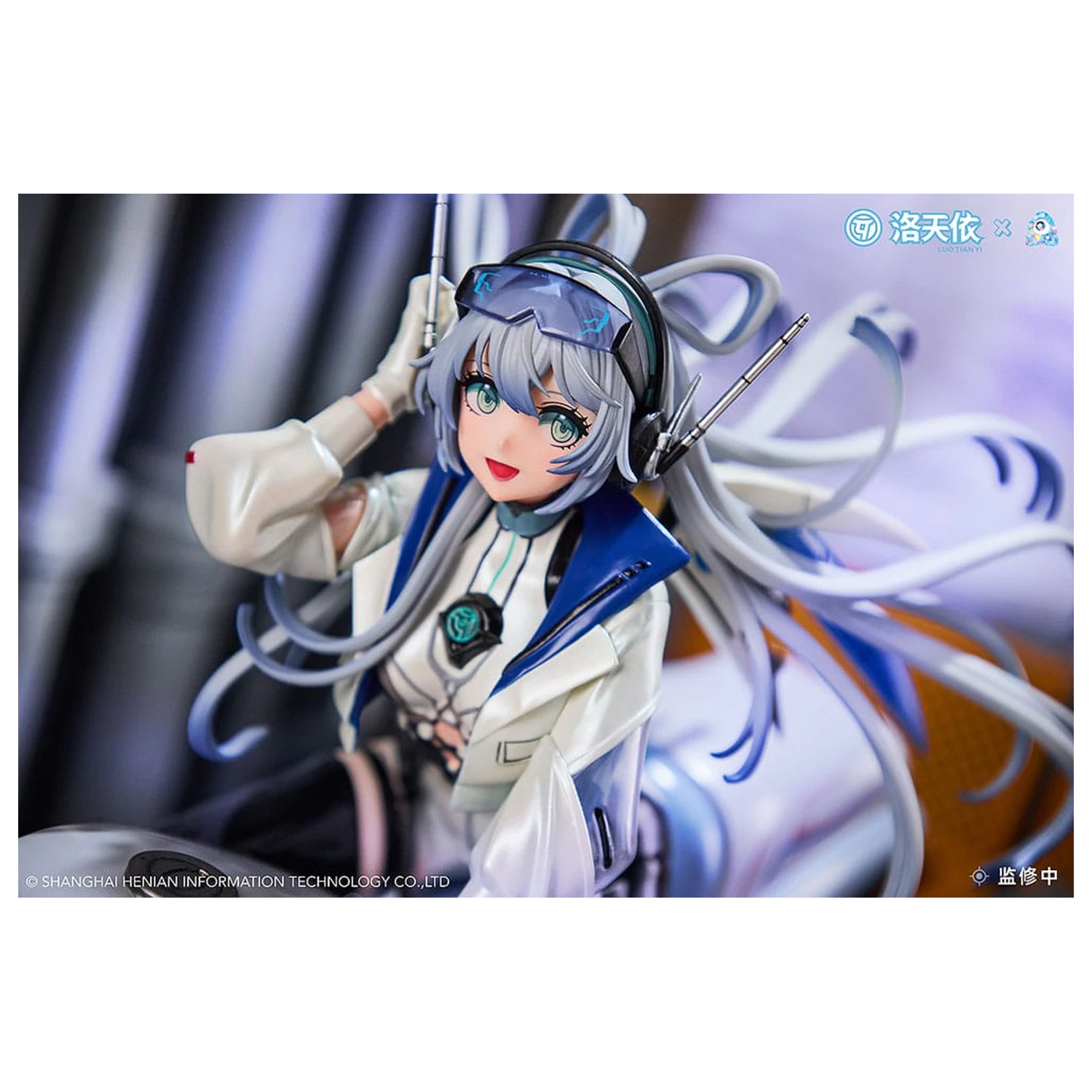 Vsinger PVC socha 1/7 Vsinger Luo Tianyi Retro-Future Storm Driver Ver. 23 cm produktová fotografia