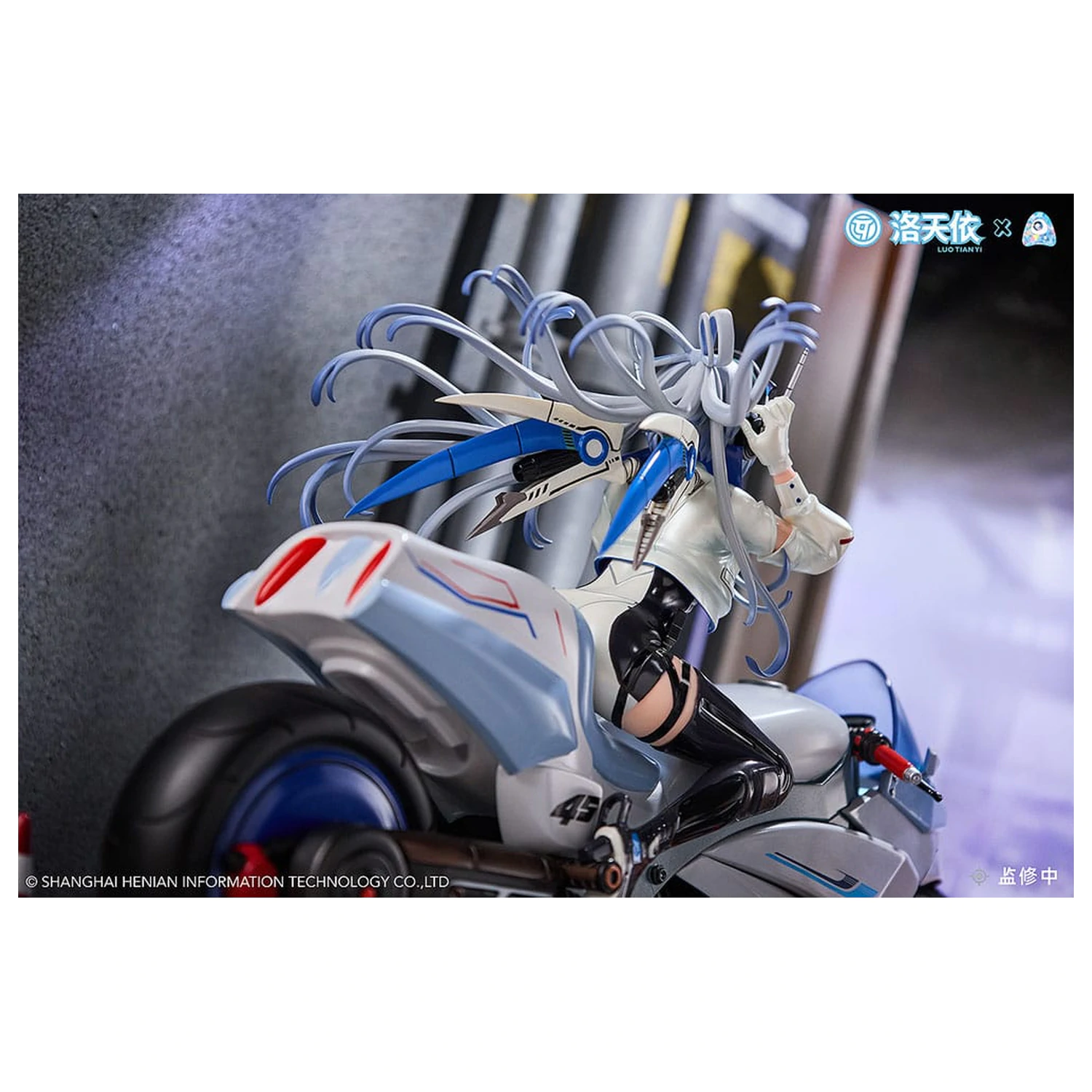 Vsinger PVC socha 1/7 Vsinger Luo Tianyi Retro-Future Storm Driver Ver. 23 cm produktová fotografia