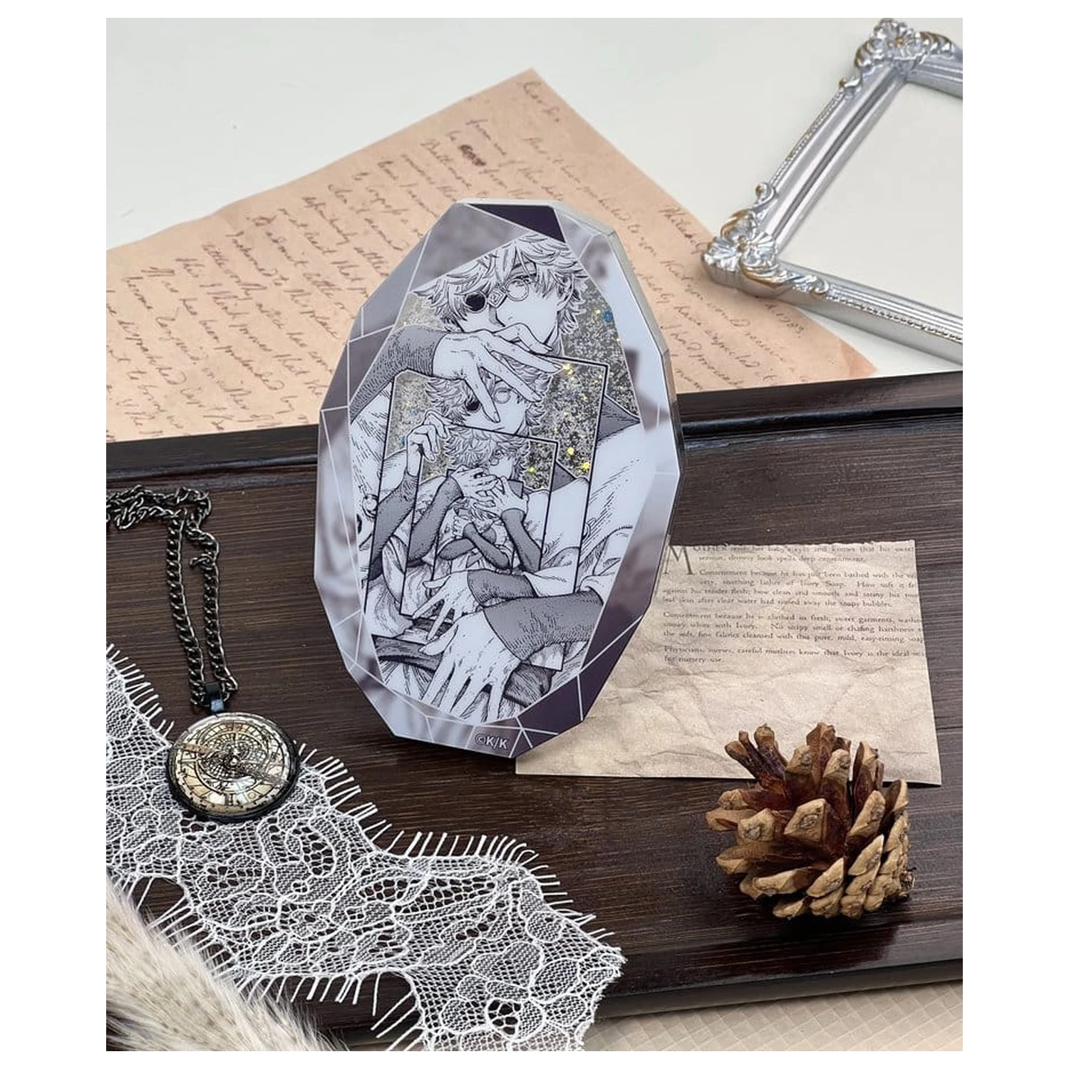 Witch Hat Atelier akrylový krištáľ s pohyblivým pieskom Qifrey produktová fotografia