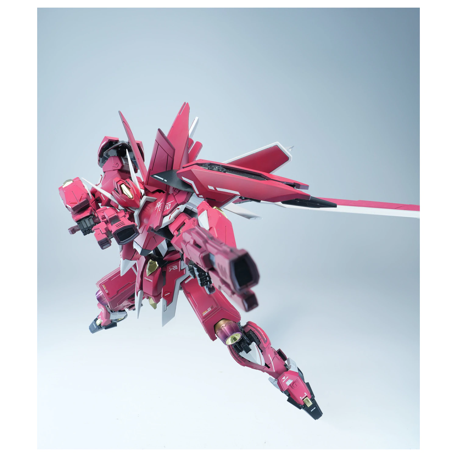 X-PLAY J-20 Cang Wei Crimson Flowing Gold Model Kit 21 cm produktová fotografia