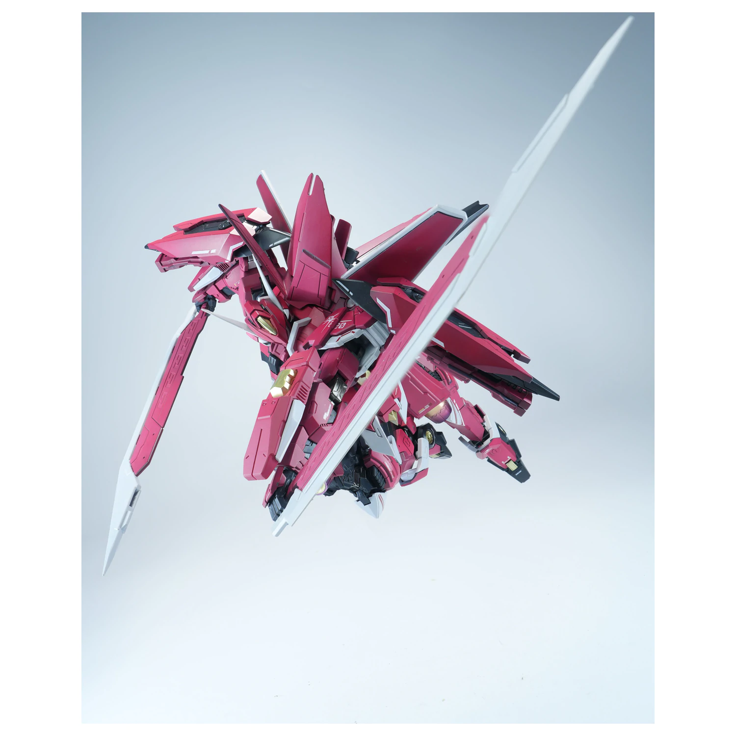 X-PLAY J-20 Cang Wei Crimson Flowing Gold Model Kit 21 cm produktová fotografia
