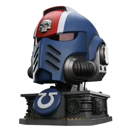 Warhammer 40,000: Space Marine 2 replika Ultramarines Lieutenant Titus prilby s vystavovacím stojanom 44 cm produktová fotografia